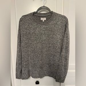 Long sleeved grey sweater